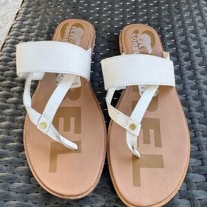 Sorel White Minimalist Sandals with Toe Loop Sz 9